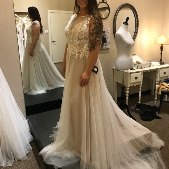 Wedding Dress - Picture 2 of 5